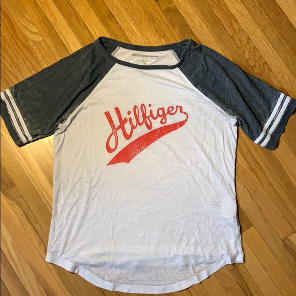 Tommy Hilfiger T- shirt - Picture 1 of 4
